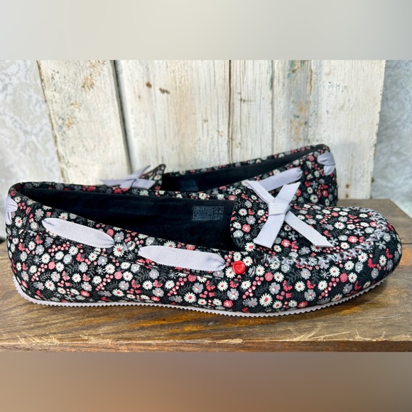 UGG Heart Belle Moccasin/Loafers, Casual Moccasins/Slipper - Picture 2 of 8